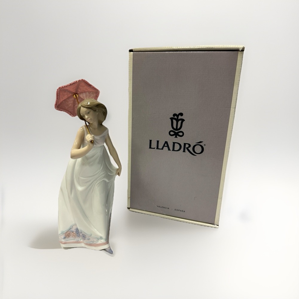 LLADRO AFTERNOON PROMENADE PORCELAIN FIGURINE # 7636  IN‎ ORIGINAL BOX 1995